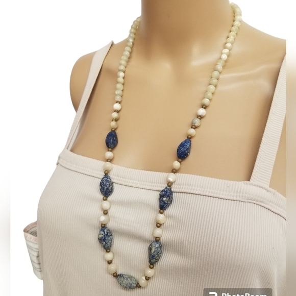 VINTAGE MOTHER OF PEARL BEAD & SODALITE STONE STATEMENT NECKLACE - Picture 2 of 7